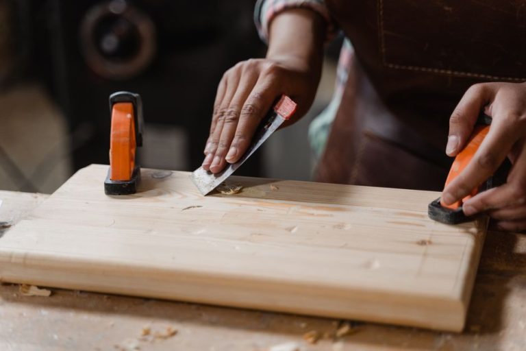 Restauración de muebles DIY comparado con trabajo profesional en taller Segni D'Arte Tenerife