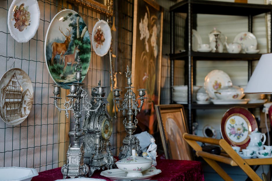 Puesto de mercadillo vintage en Tenerife con joyería y bisutería de época