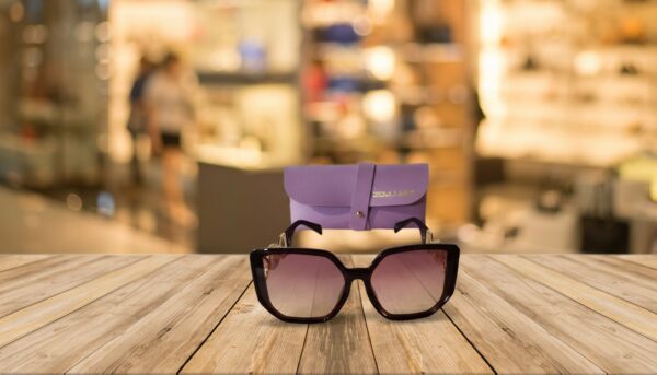 Gafas de sol mujer oversize burdeos con lente violeta degradado y estuche lila