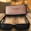 Gafas de sol rectangulares mujer negras con detalle dorado en las varillas y lente negro