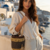 Bolso saco pequeño en bronce y oro con flecos dorados y borla, estilo fiesta Bolso saco pequeño en bronce y oro con flecos dorados y borla, estilo fiesta
