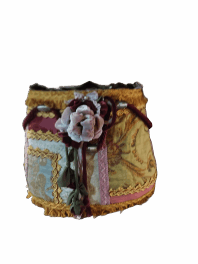 Bolso saco patchwork de telas damascadas en oro, rosa y burdeos con flor, estilo barroco vintage Bolso saco patchwork de telas damascadas en oro, rosa y burdeos con flor, estilo barroco vintage